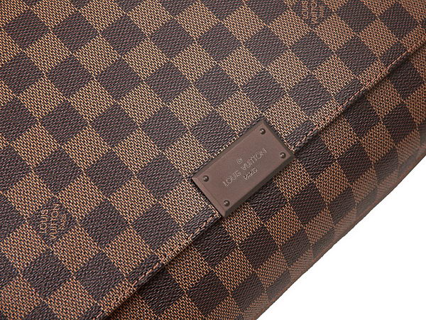 LOUIS VUITTON N41212 Damier Ebene Canvas District MM Messenger Bag