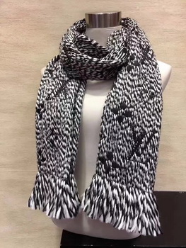 Louis Vuitton Scarf LVS7757