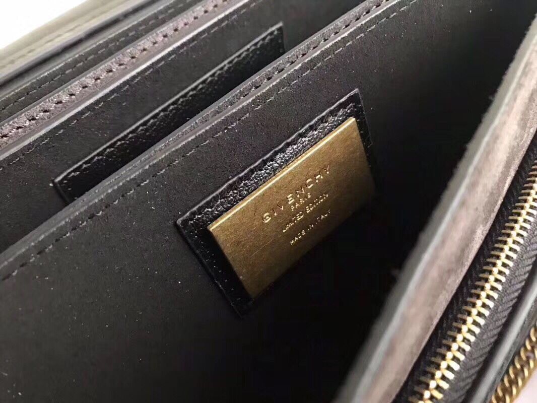 GIVENCHY GV3 medium leather shoulder bag 9741 black