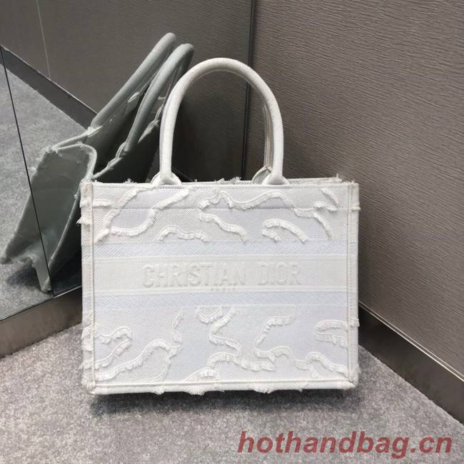 SMALL DIOR BOOK TOTE Embroidered M1296-5