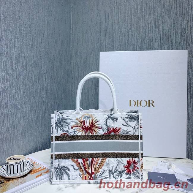 SMALL DIOR BOOK TOTE Embroidered M1296-7