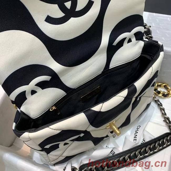 chanel 19 flap bag AS1160 black&white