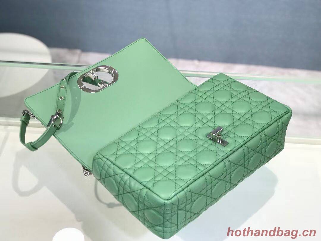 LARGE DIOR CARO BAG Soft Cannage Calfskin M9243U green