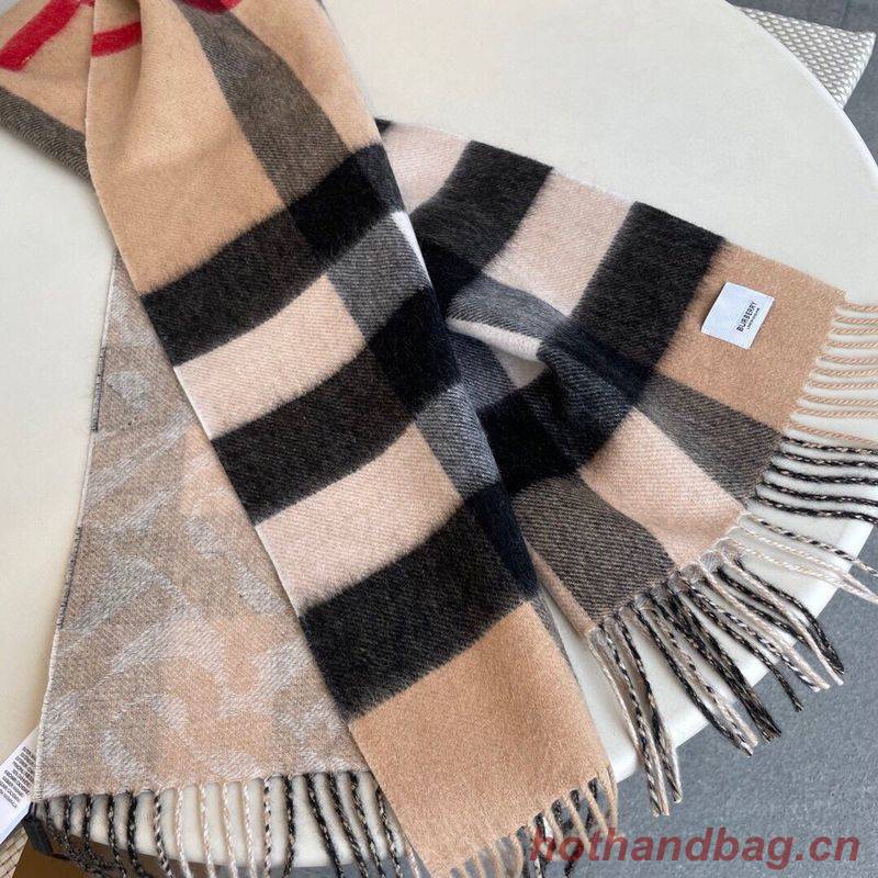 Burberry Scarf B00316