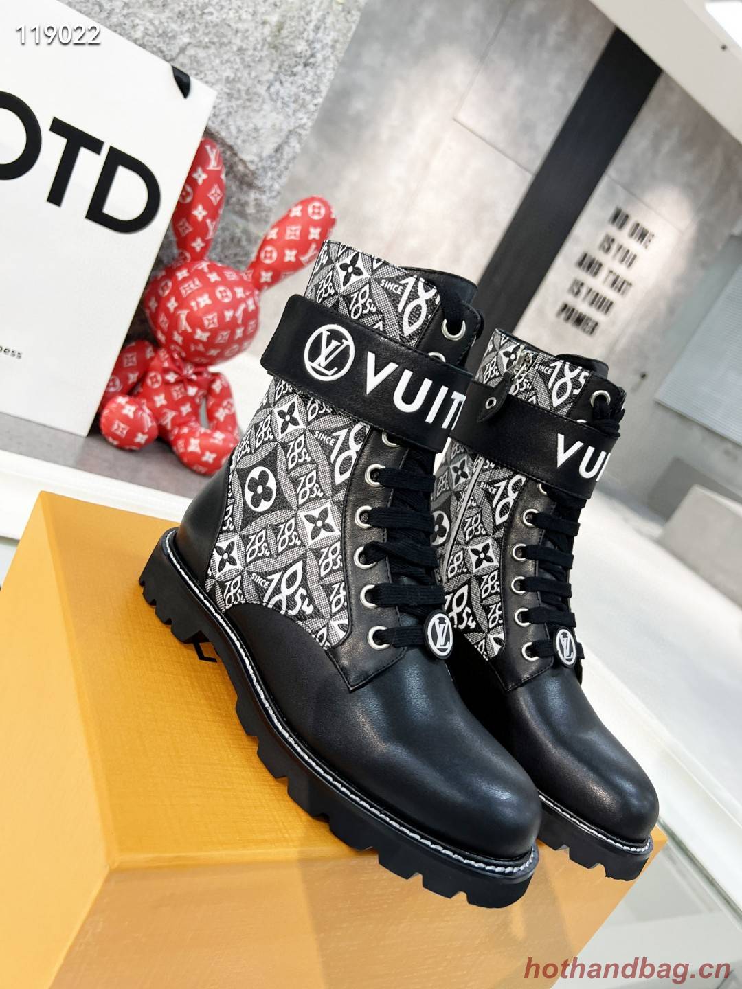 Louis Vuitton WONDERLAND FLAT RANGER LV1157DS-3