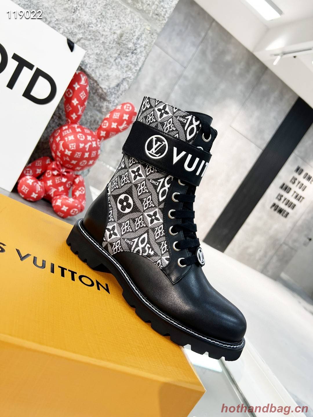 Louis Vuitton WONDERLAND FLAT RANGER LV1157DS-3