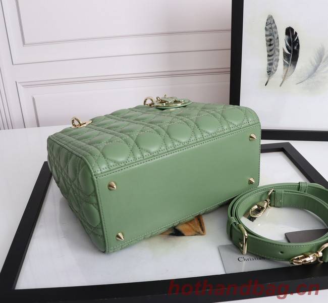 MEDIUM LADY DIOR BAG Cannage Lambskin M0565E green