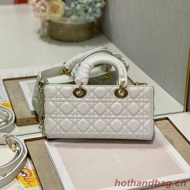 MEDIUM LADY DIOR BAG Cannage Lambskin C2820 white