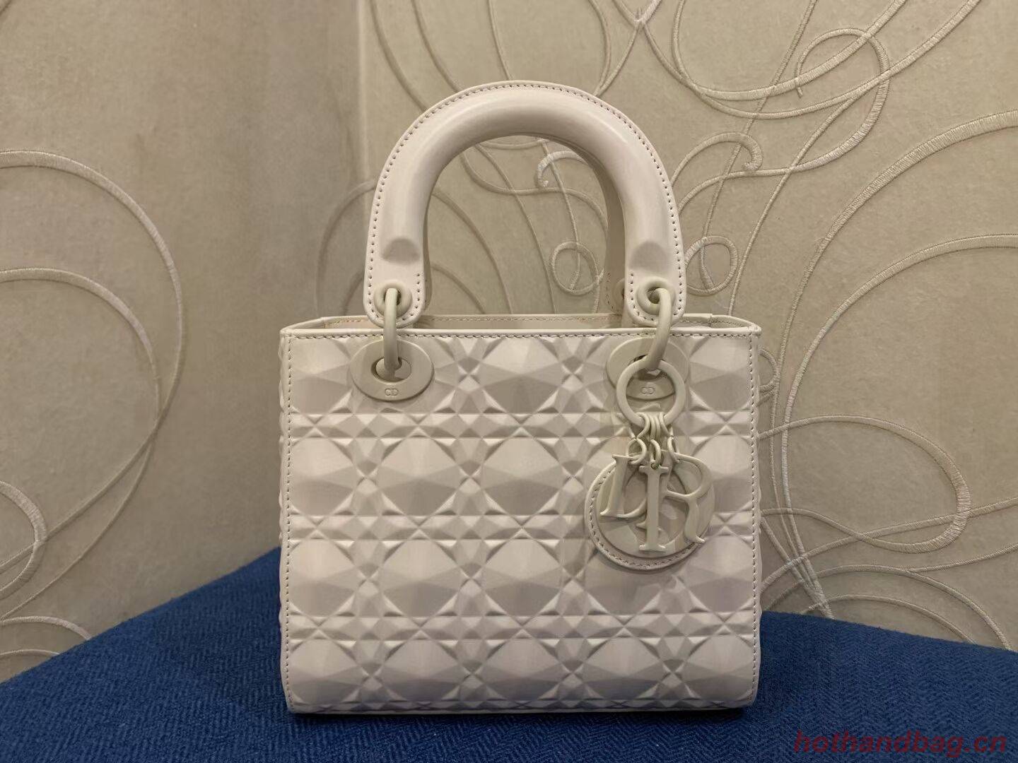 MEDIUM LADY DIOR BAG Cannage Calfskin C2813 white