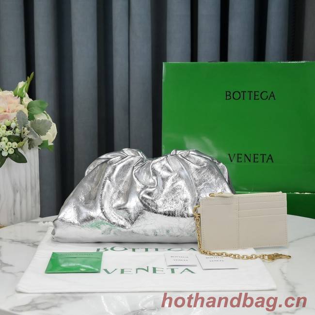 Bottega Veneta Leather clutch 576227 silver