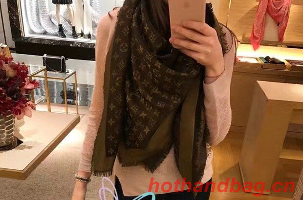 Louis Vuitton Scarf LVC00315