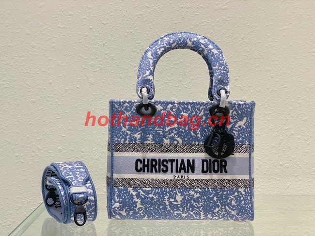 MEDIUM LADY D-LITE BAG Blue Dior Brocart Denim-Effect Embroidery M0565