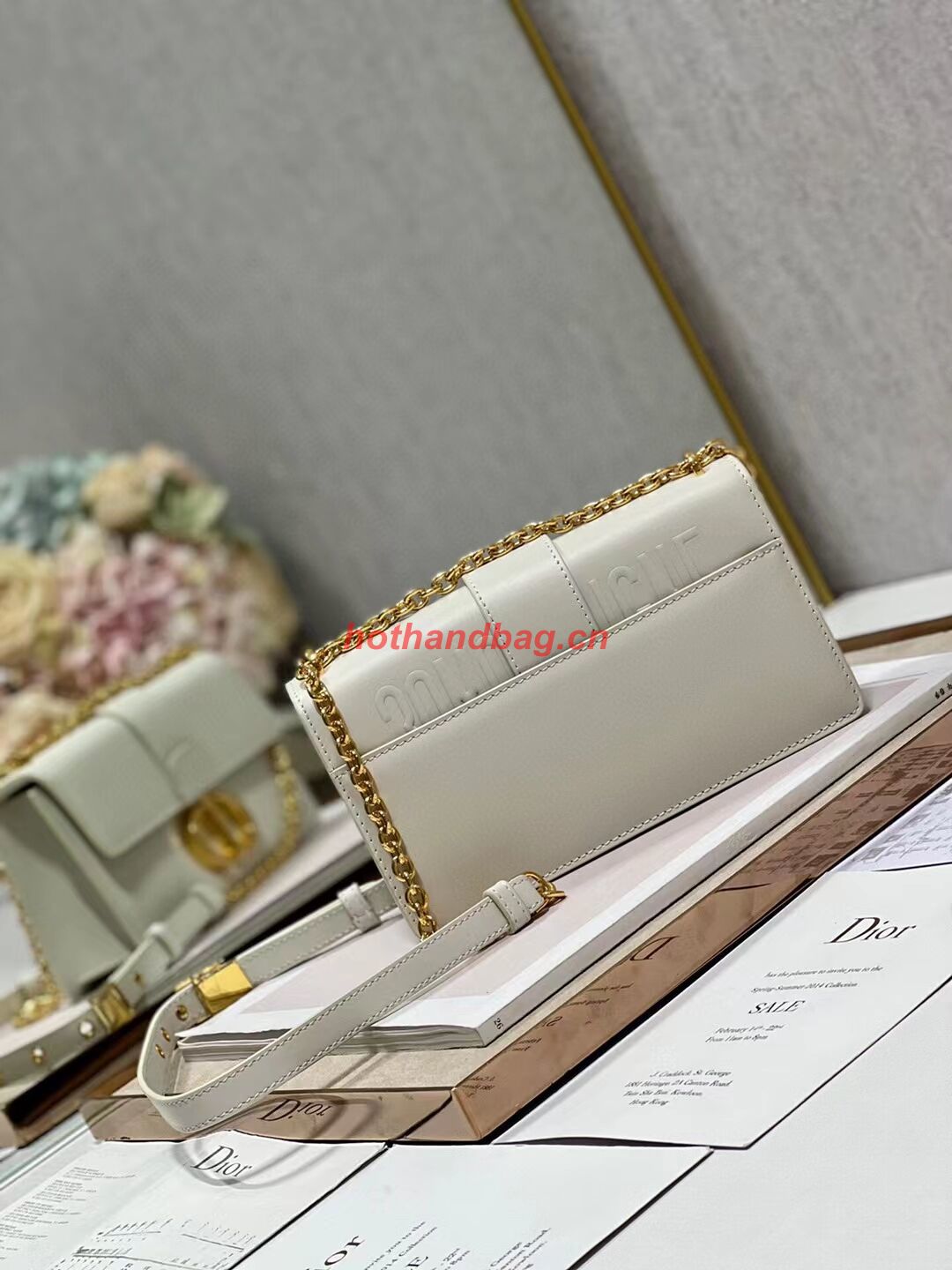 DIOR 30 MONTAIGNE EAST-WEST BAG WITH CHAIN Calfskin M9334 Latte