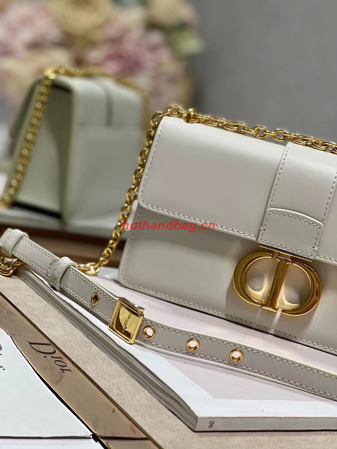 DIOR 30 MONTAIGNE EAST-WEST BAG WITH CHAIN Calfskin M9334 Latte