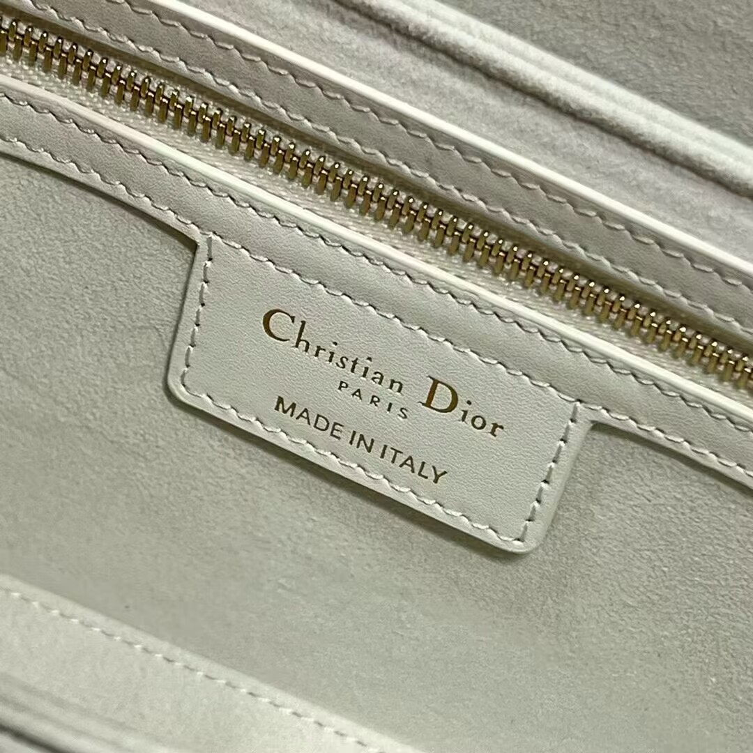 DIOR CD SIGNATURE BAG WITH STRAP white CD-Embossed Box Calfskin M9280UZ 