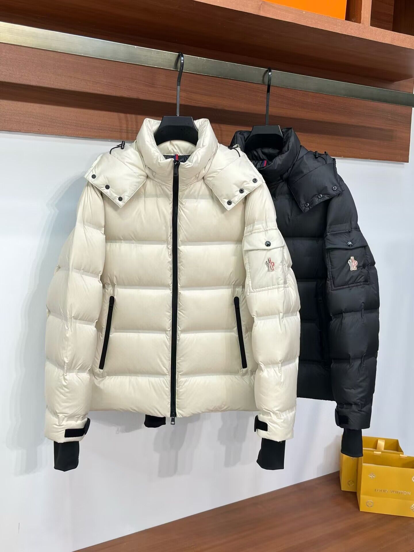 Moncler Top Quality Couple Down Coat M39058