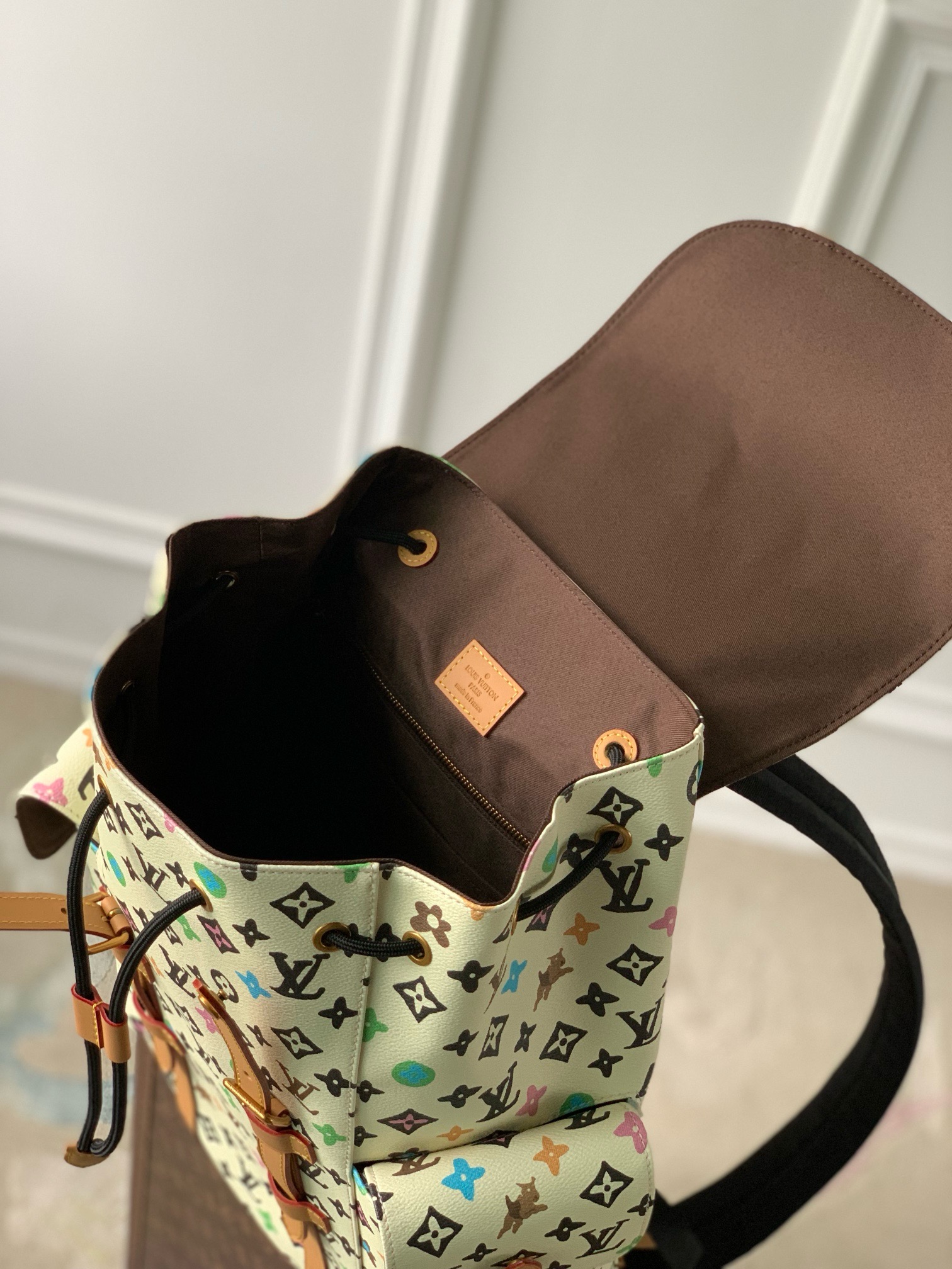 Louis Vuitton Christopher MM M25240 Vanilla