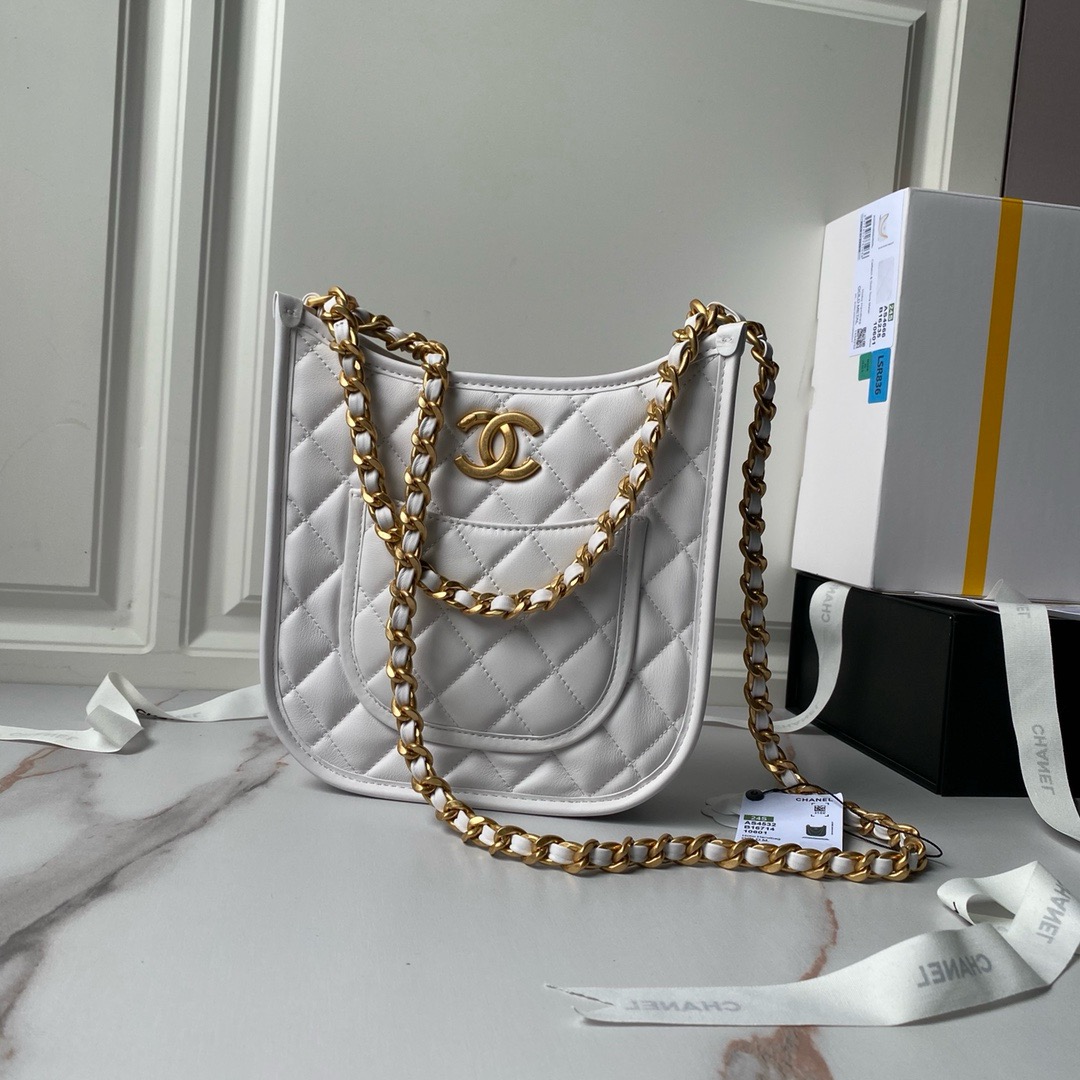 CHANEL HOBO HANDBAG Lambskin AS4532 white