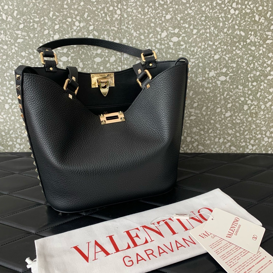 VALENTINO GARAVANI Loco Calf leather bag 0055 black