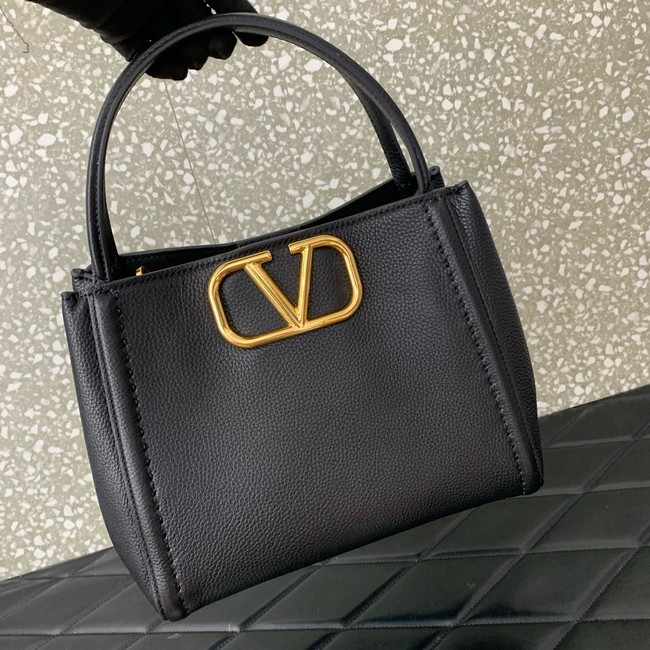 VALENTINO Alltime medium grain calfskin bag B0Q18 black