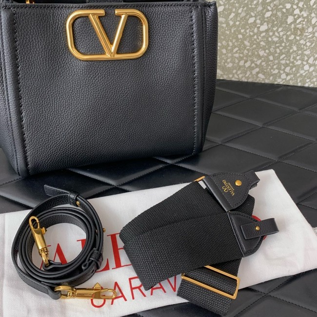 VALENTINO Alltime medium grain calfskin bag B0Q18 black