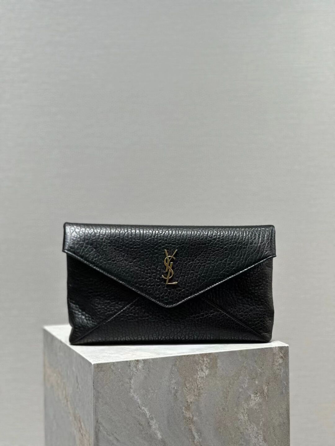 SAINT LAUREN CASSANDRE LARGE ENVELOPE POUCH IN LAMBSKIN 778181 BLACK