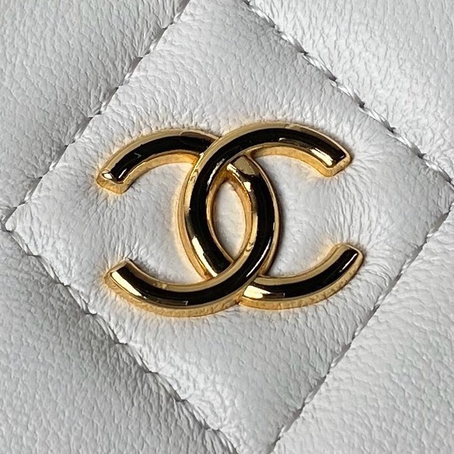 CHANEL 24P CLUTCH WITH CHAIN AP3763 white