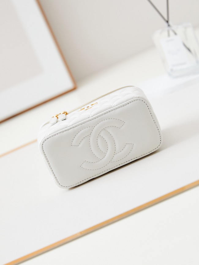 CHANEL MINI CLUTCH  AP3940 white