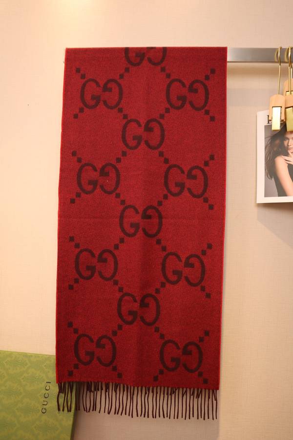 Gucci Scarf GUC00352