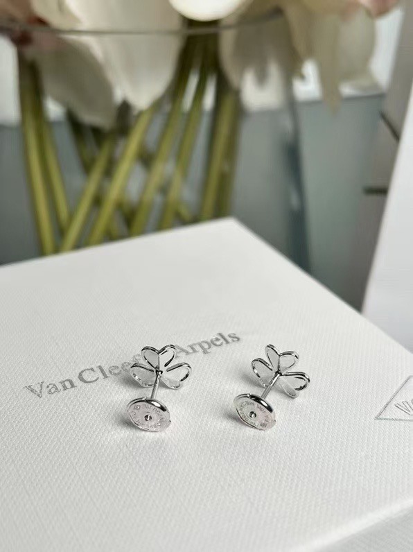 Van Cleef & Arpels Earring CE15900