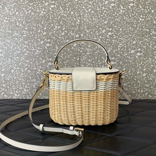 VALENTINO VLOGO SIGNATURE RAFFIA Shoulder Bag 5066 white