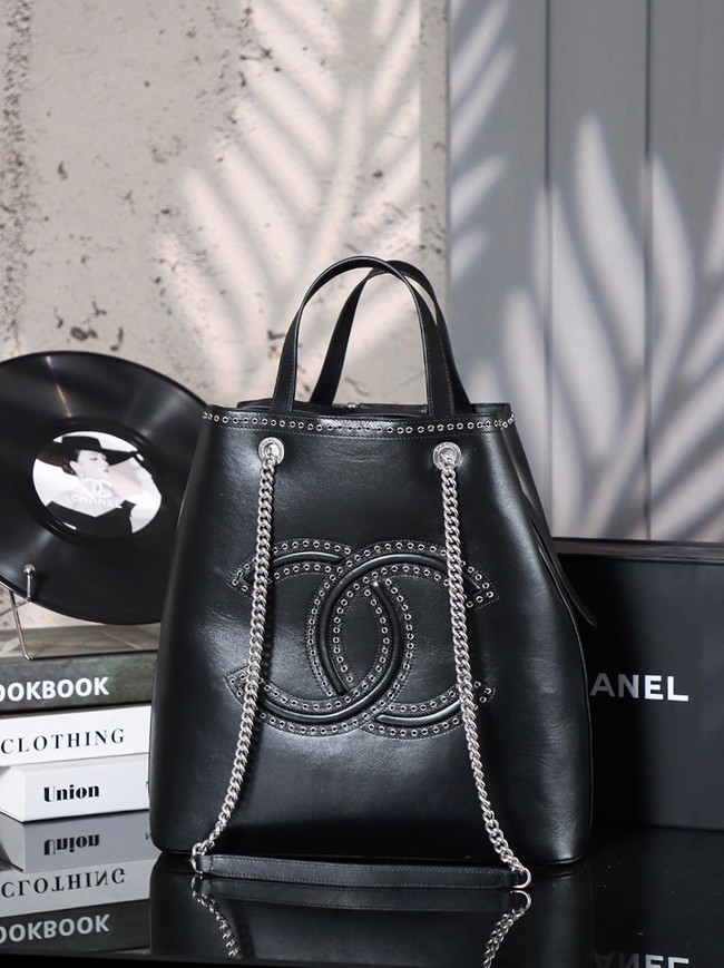 Chanel LARGE HOBO BAG 8011 black