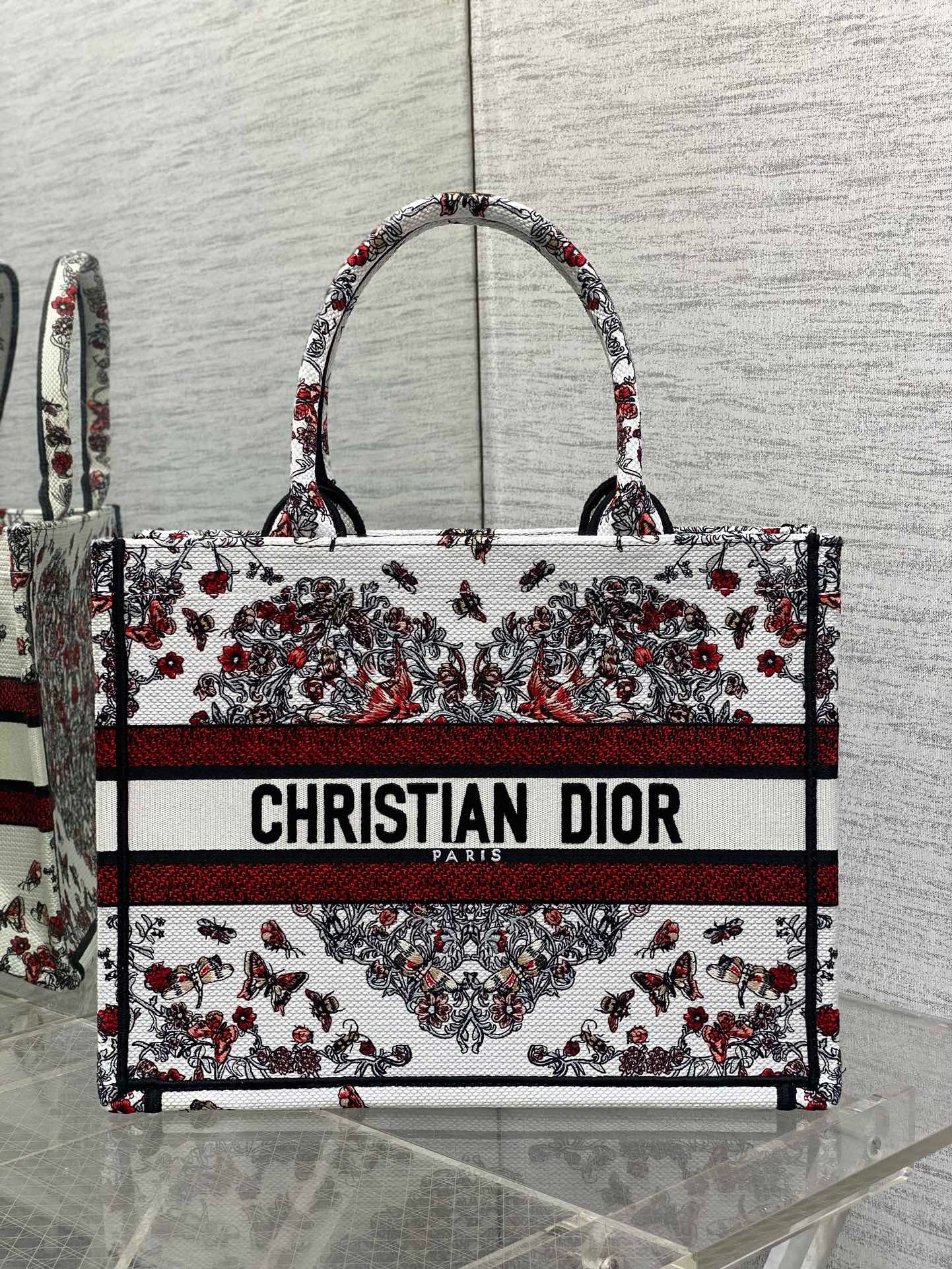 Dioramour Medium Dior Book Tote M1296ZEEI Multicolor