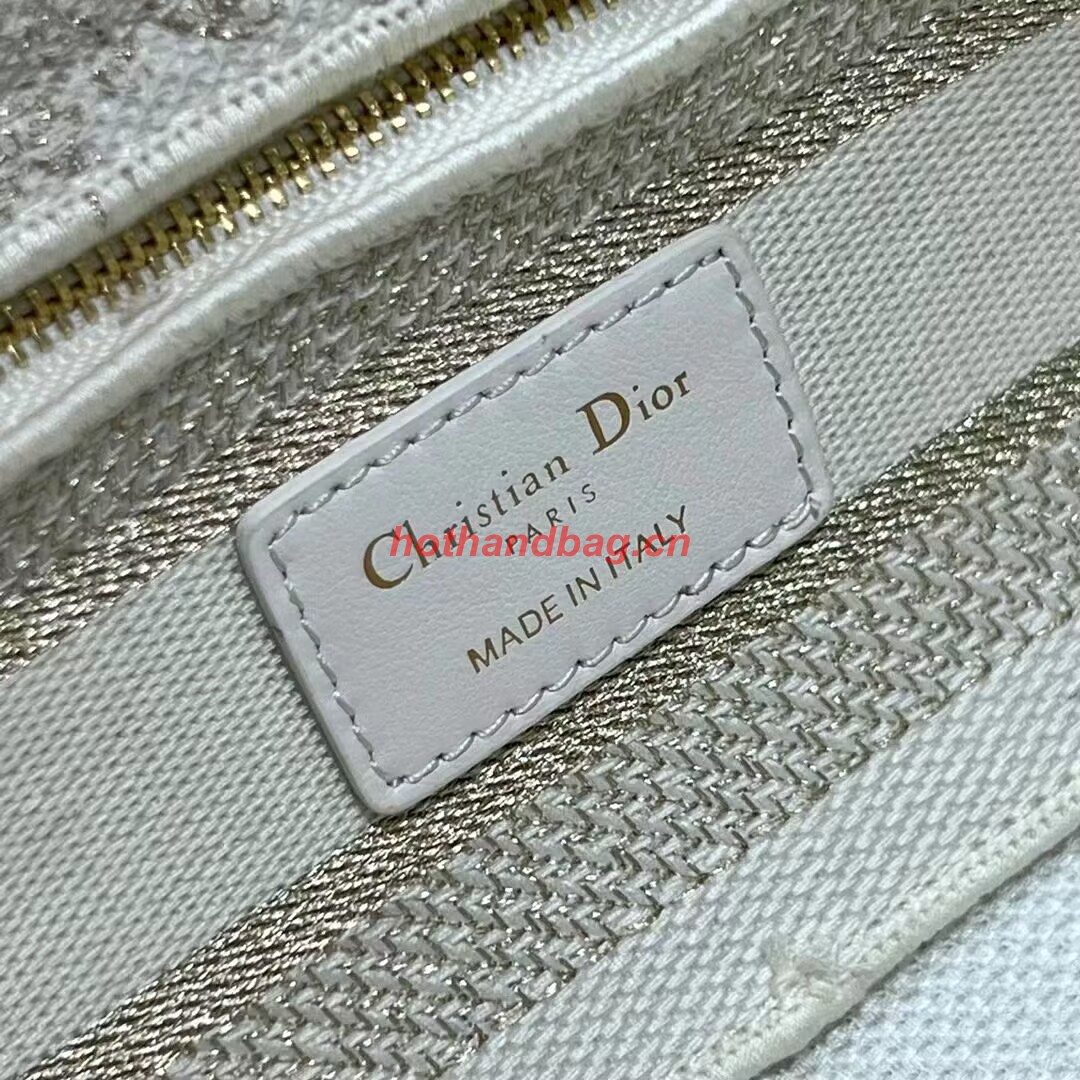 Dior MEDIUM LADY D-JOY BAG Multicolor Petites Fleurs Embroidery M0540OD Dior MEDIUM LADY D-JOY BAG Multicolor Petites Fleurs Embroidery M0540OD