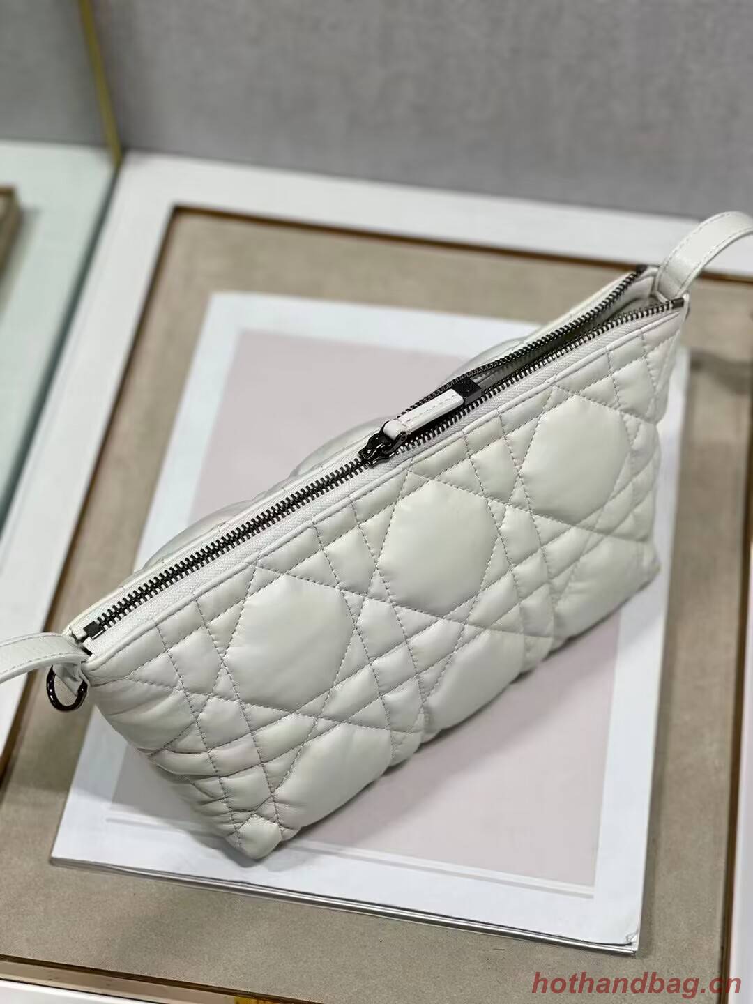 MEDIUM DIORTRAVEL NOMAD POUCH Lambskin S5554O Latte MEDIUM DIORTRAVEL NOMAD POUCH Lambskin S5554O Latte