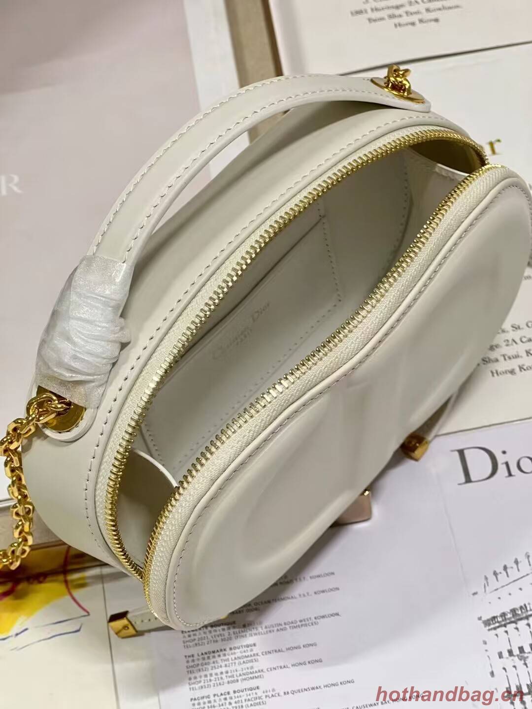 CD SIGNATURE OVAL CAMERA BAG Calfskin with Embossed CD Signature S2201UMFV Latte CD SIGNATURE OVAL CAMERA BAG Calfskin with Embossed CD Signature S2201UMFV Latte