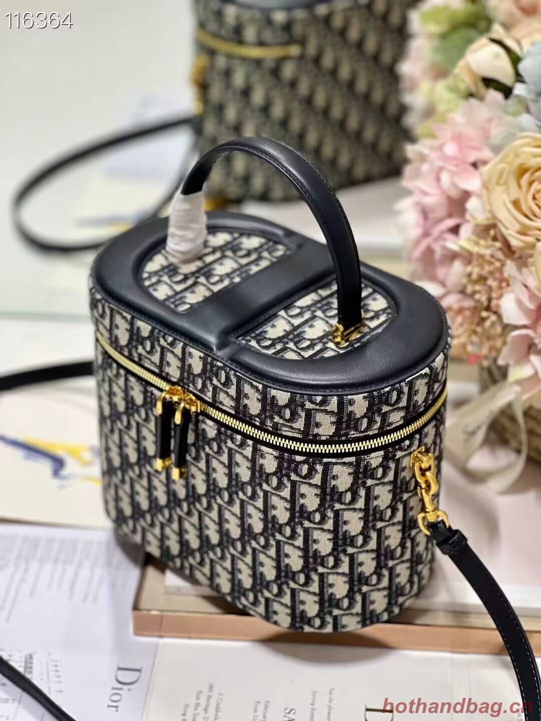 MEDIUM CD SIGNATURE VANITY CASE Blue Dior Oblique Jacquard S2202UTZQ MEDIUM CD SIGNATURE VANITY CASE Blue Dior Oblique Jacquard S2202UTZQ