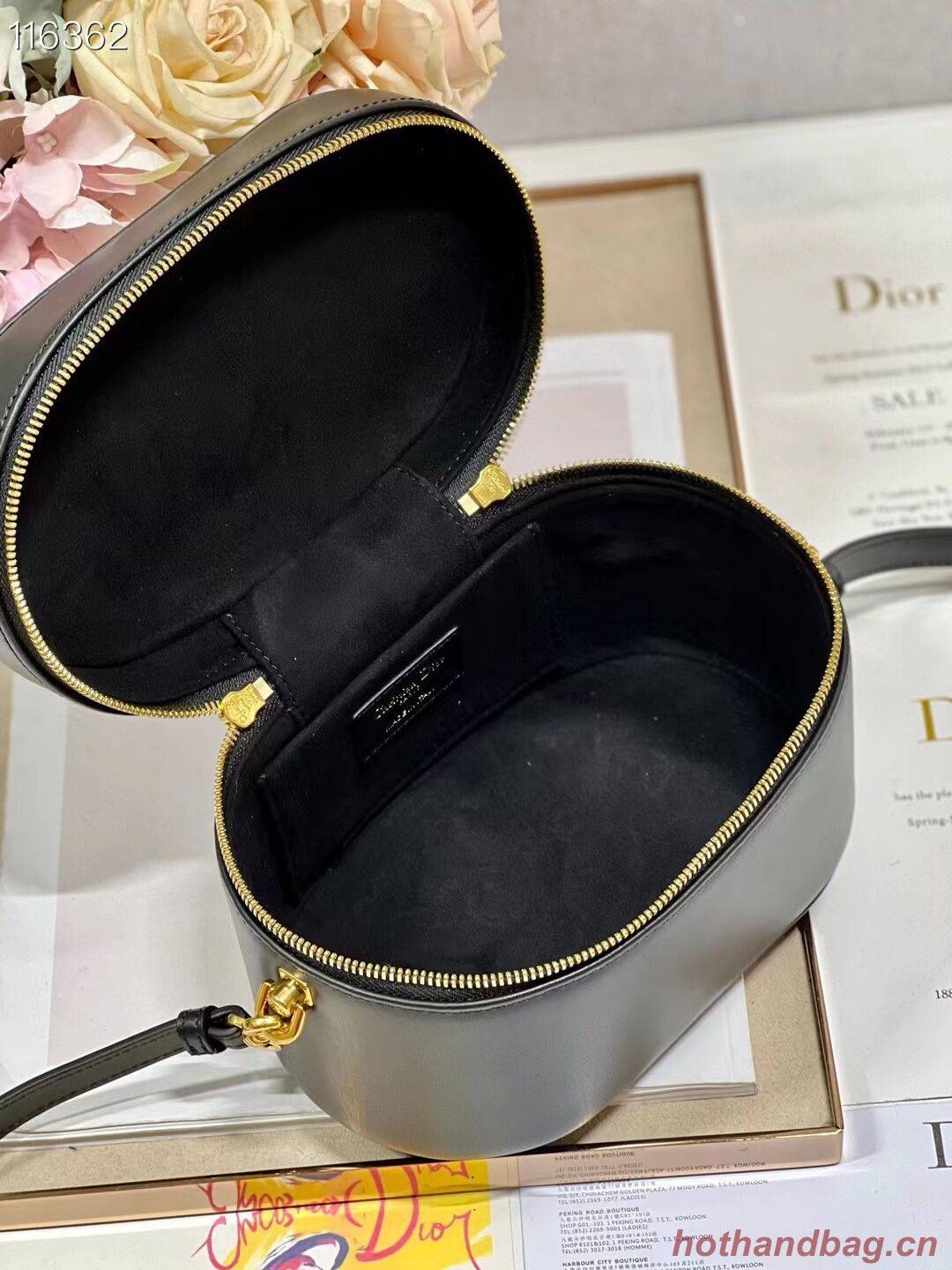 SMALL CD SIGNATURE VANITY CASE Calfskin with Embossed CD Signature S2203UMFV Black SMALL CD SIGNATURE VANITY CASE Calfskin with Embossed CD Signature S2203UMFV Black