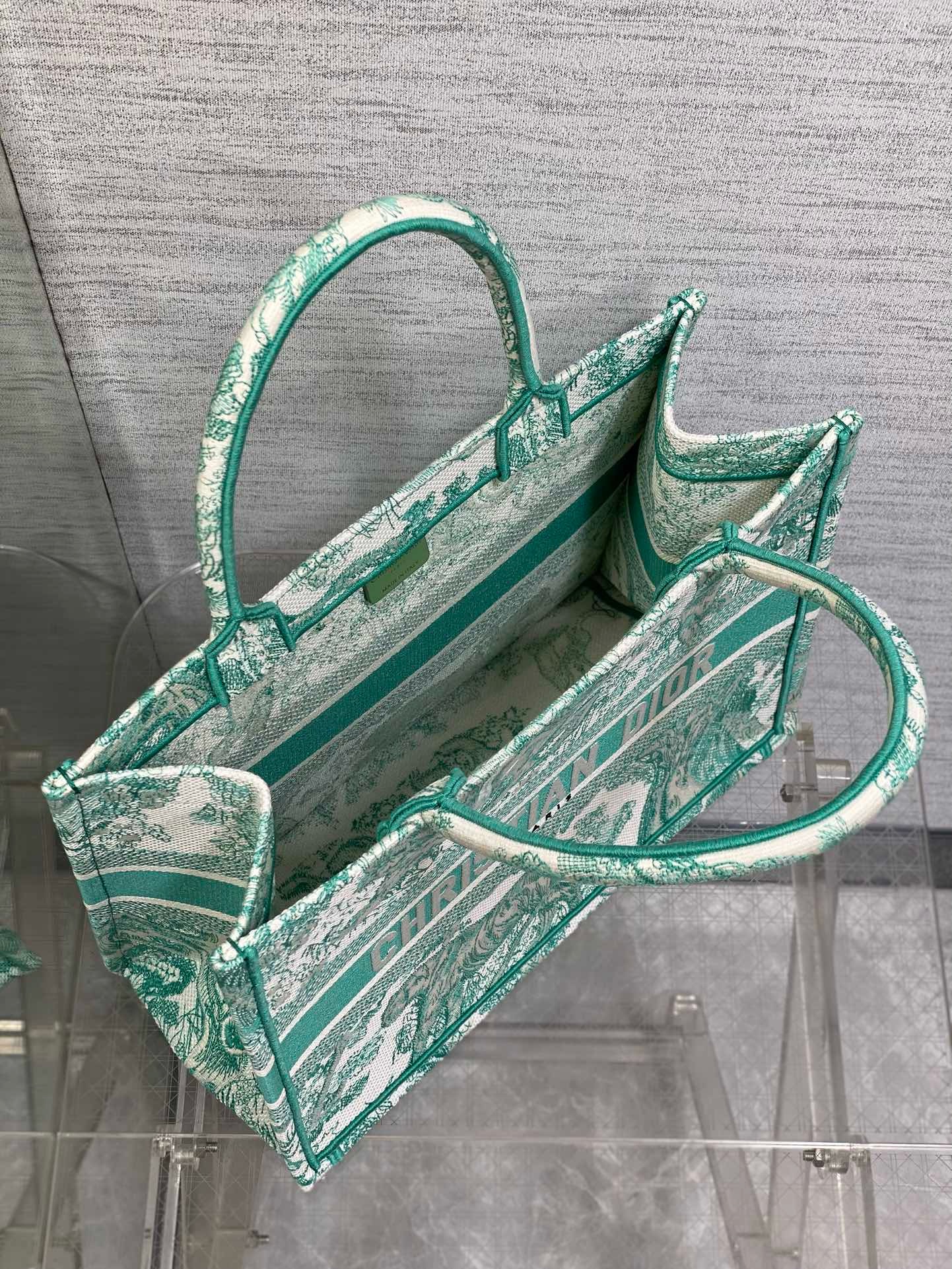 Medium Dioriviera Dior Book Tote Aquamarina Toile de Jouy Embroidery M1296ZTD Medium Dioriviera Dior Book Tote Aquamarina Toile de Jouy Embroidery M1296ZTD