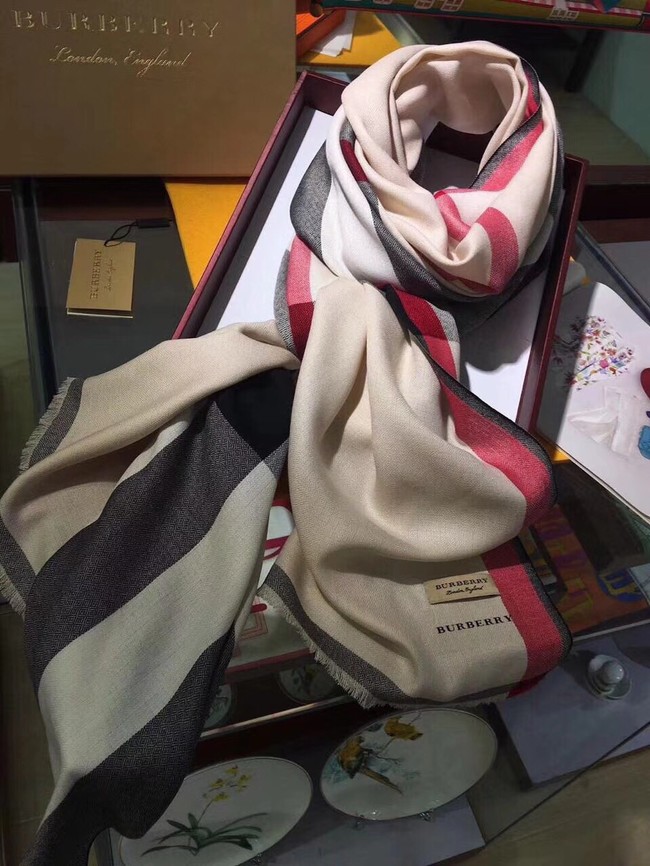 Burberry Shawl Wool Silk and Cotton KY191