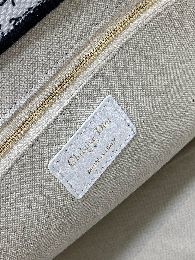 Medium Dior Book Tote Dior Oblique Embroidery and Calfskin M1324CZ-1