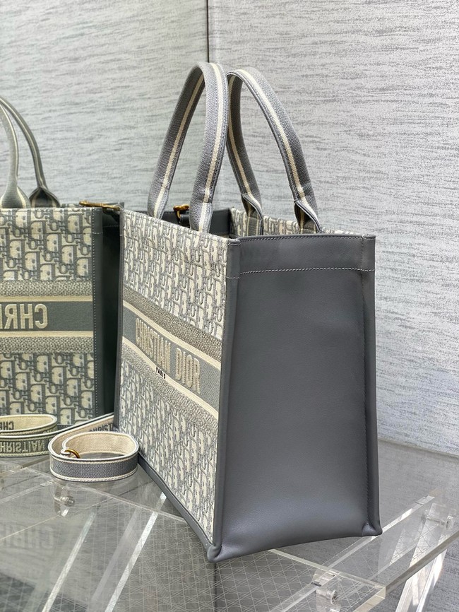 Medium Dior Book Tote Dior Oblique Embroidery and Calfskin M1324CZ-3