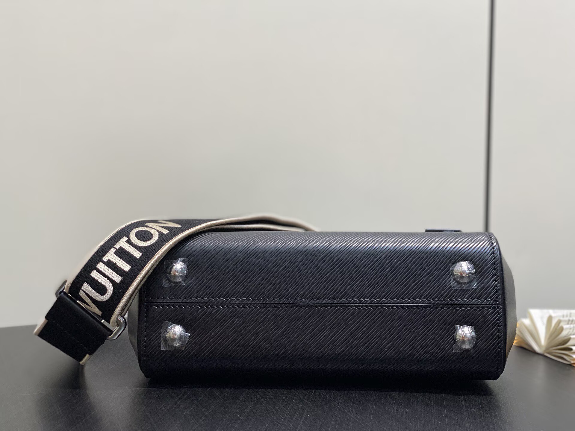 Louis Vuitton Cluny MM EPI Leather M58931 Black Louis Vuitton Cluny MM EPI Leather M58931 Black