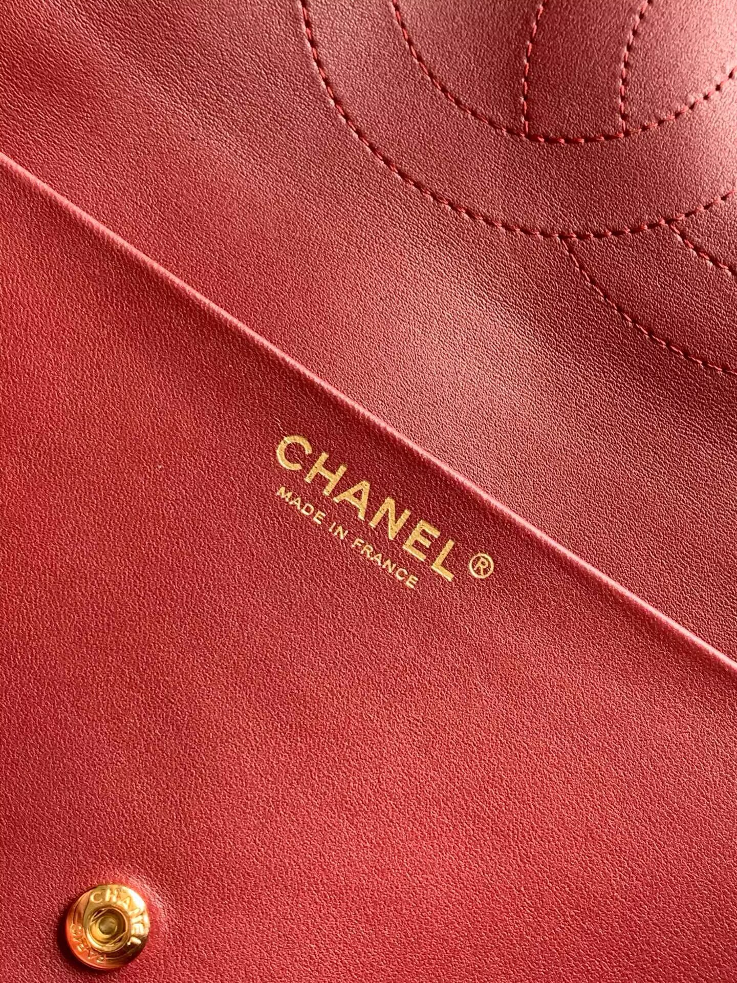 Chanel SPRING SUMMER 2026 MAXI FLAP BAG Grained Calfskin & Gold-Tone Metal AS6233 Black