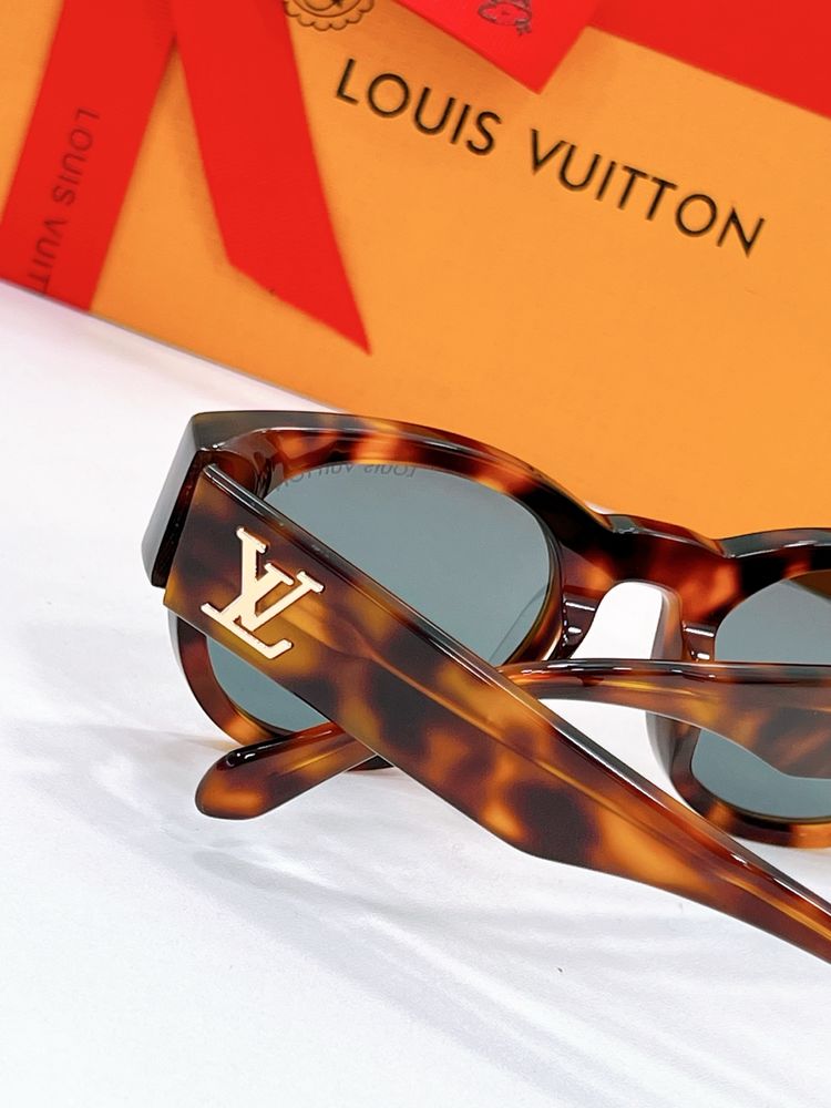 Louis Vuitton Sunglasses LVS00018-4