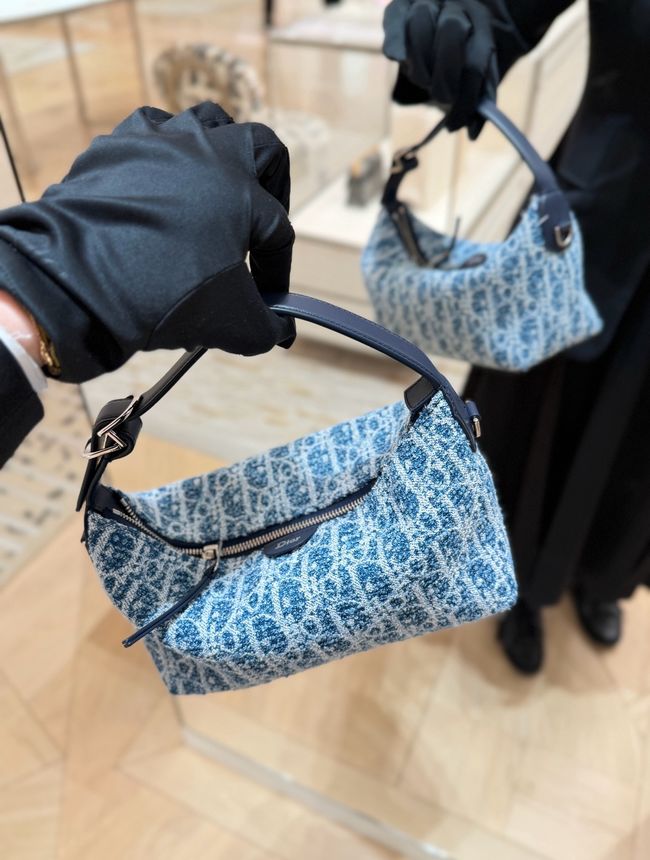 MEDIUM DIORTRAVEL NOMAD POUCH Oblique Jacquard S5554O denim blue