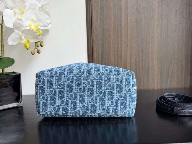 MEDIUM DIORTRAVEL NOMAD POUCH Oblique Jacquard S5554O denim blue