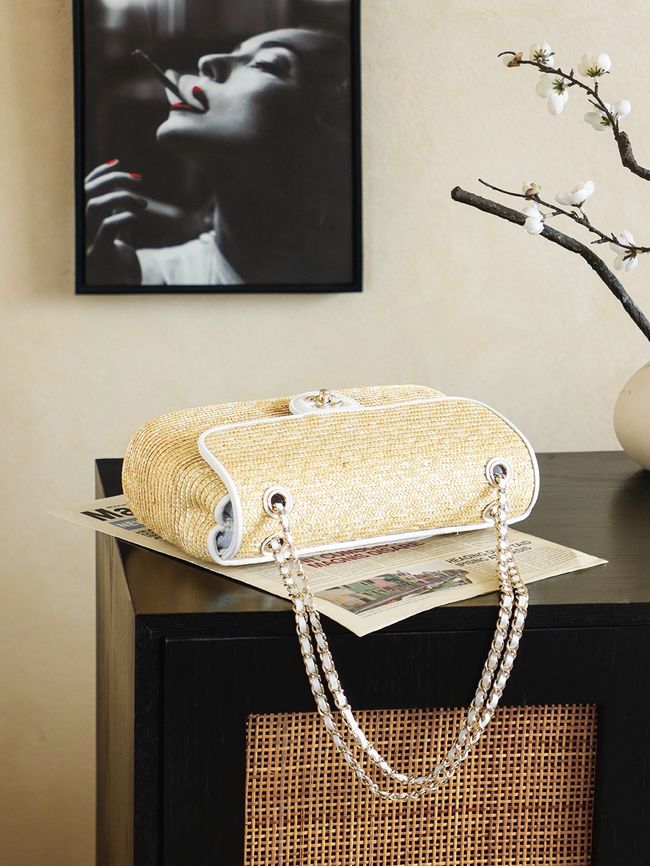 CHANEL medium Flapbag Braided Straw 66992 white CHANEL medium Flapbag Braided Straw 66992 white