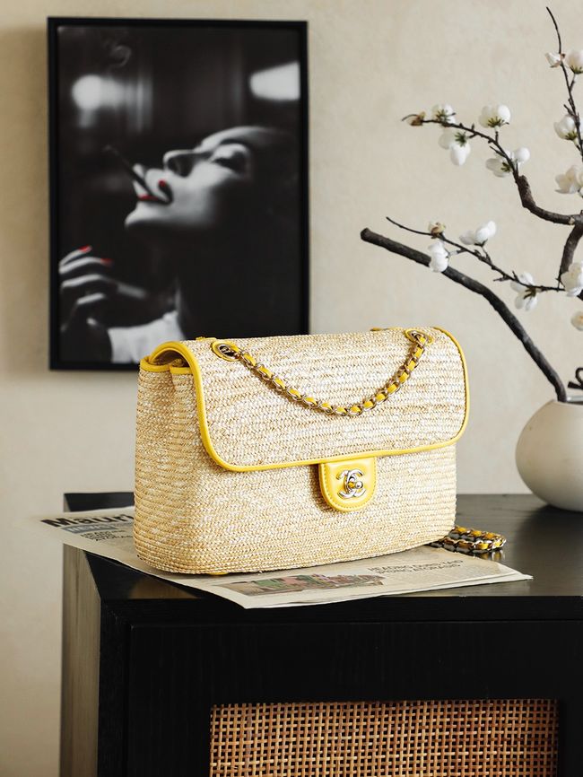 CHANEL medium Flapbag Braided Straw 66992 yellow CHANEL medium Flapbag Braided Straw 66992 yellow