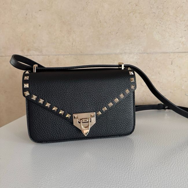 VALENTINO ROCKSTUD Small grained calfskin Shoulder Bag B0T76 black VALENTINO ROCKSTUD Small grained calfskin Shoulder Bag B0T76 black